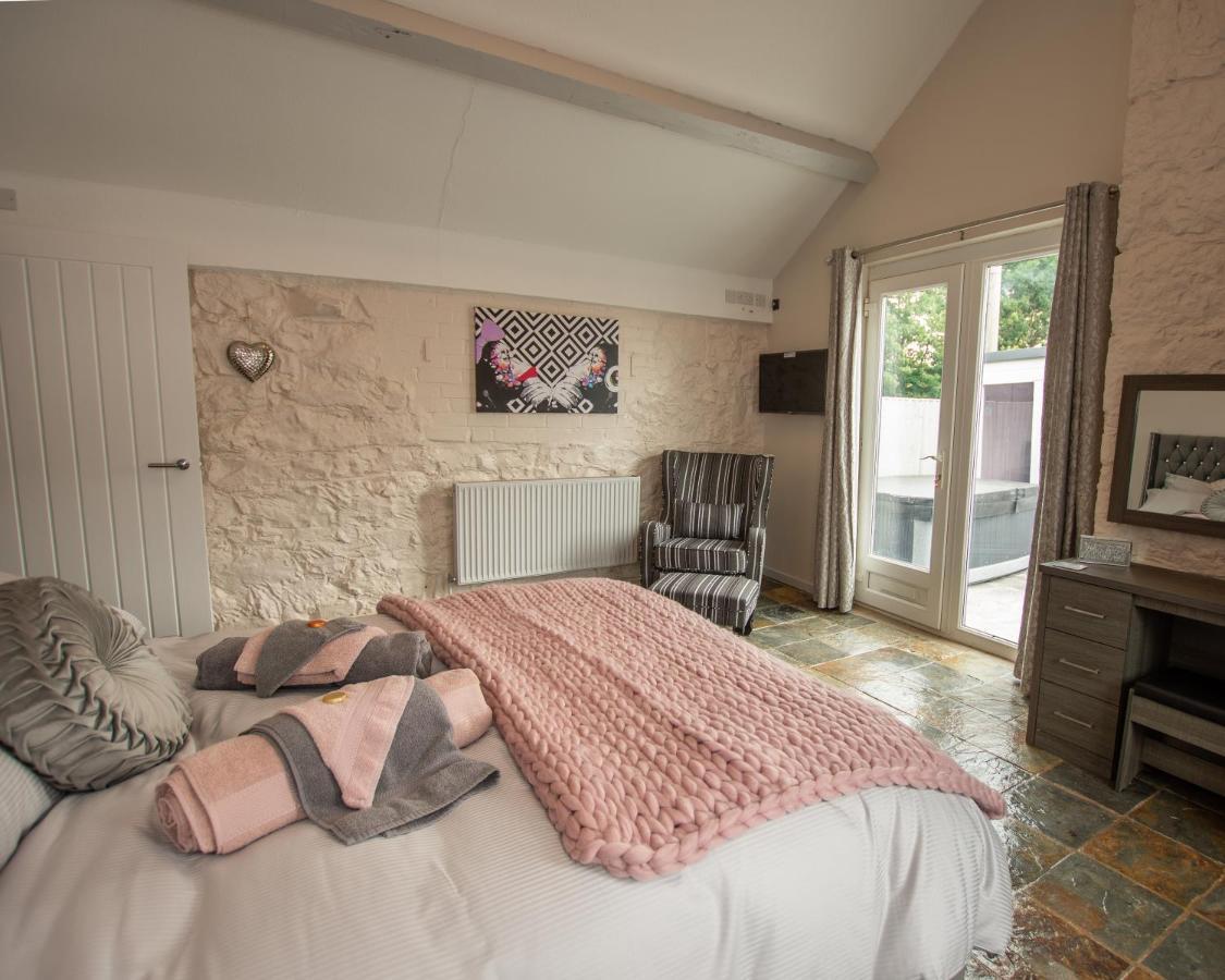 Dwylig Isa Holiday Cottages Rhuddlan Exterior photo