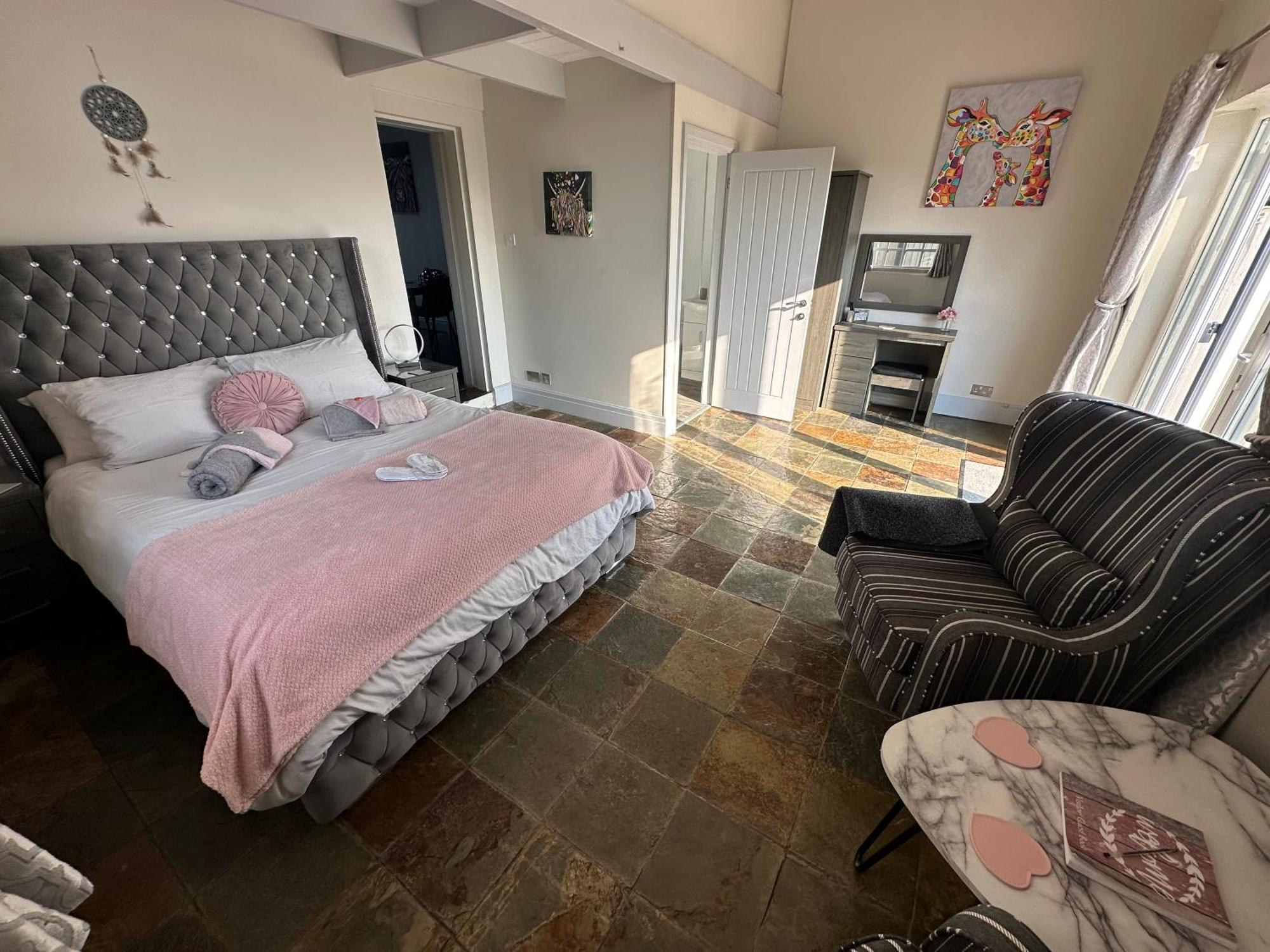 Dwylig Isa Holiday Cottages Rhuddlan Room photo